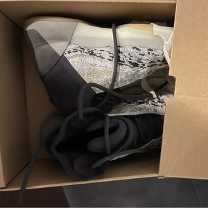 Yeezy size 5.5 like new